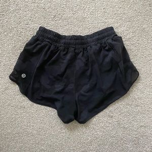Lululemon Hotty Hot low rise shorts size 4 Camo